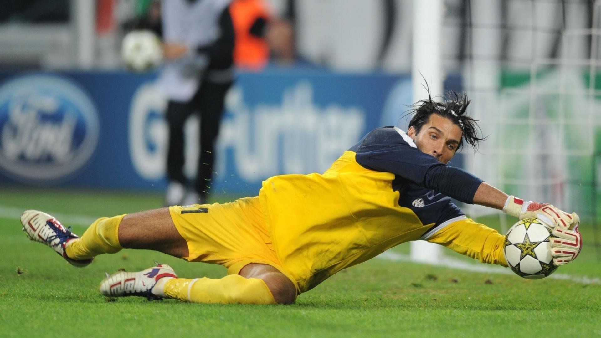 新华网客户端-纳达尔巅峰对决，Ning与70激战曼联，爆冷胜负难料！